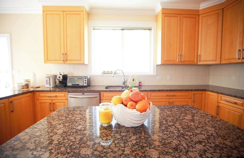 Sunset House | Luxurious 3BR House w/Balcony, Garden in Sunset Vancouver