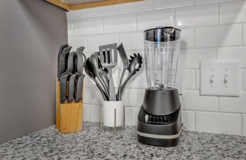 Hayes Apartment | Luxurious 3BR King Suite—Mins to Downtown Durham!