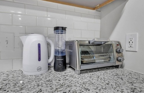 Hayes Apartment | Luxurious 3BR King Suite—Mins to Downtown Durham!