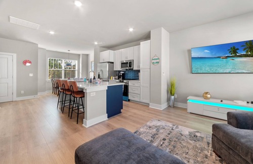 Charlotte House | Luxurious 3BR Townhome King Bed 10 mins to Uptown