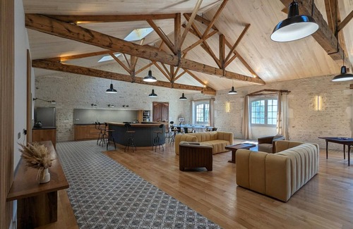 Gondeville Apartment | Luxurious 4-Bedroom Apartment with Private Bathrooms, Central Location, and Truffle Experience