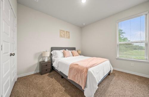 Denton House | Luxurious 4 Bed Duplex Getaway!