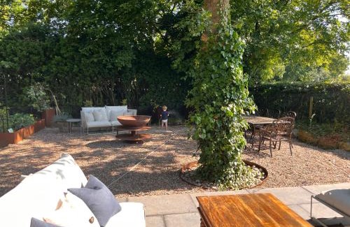 Cadmore End House | Luxurious 4 Bed Property Chiltern Hills