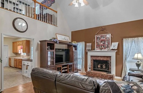 Griffin House | Luxurious 4-Bed w/Pool: Prime Location & Comfort