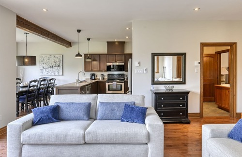 Mont-Tremblant House | Luxurious 4 Bedroom Retreat On la Bete 18th Hole