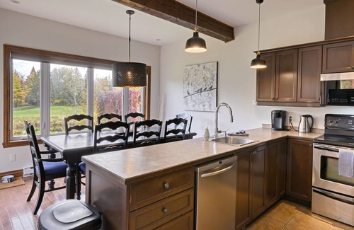 Mont-Tremblant House | Luxurious 4 Bedroom Retreat On la Bete 18th Hole