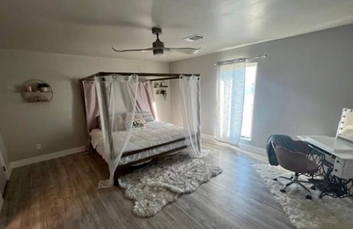 South Oklahoma City House | Luxurious 4 Bedroom House