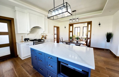 Montellano Villa | Luxurious 4-bedroom Villa with pool, BBQ, Billiards, yoga room/massage table