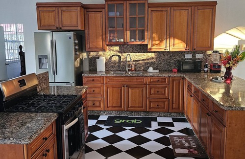 Portsmouth House | Luxurious 4-bedroom house with AC, WiFi in marvelous Portsmouth