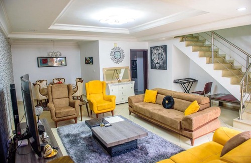 Abuja Apartment | Luxurious 4 Bedroom Duplex - 24Hrs Electricity & Security, WIFI