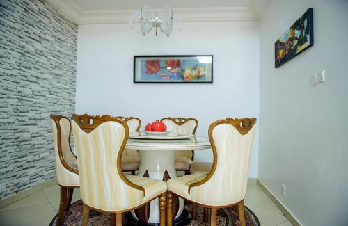 Abuja Apartment | Luxurious 4 Bedroom Duplex - 24Hrs Electricity & Security, WIFI
