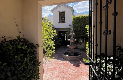Tule Springs House | Luxurious 4-bedroom house with courtyard and pool in Las Vegas