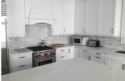 Oakville House | Luxurious 4 Bedroom home.n