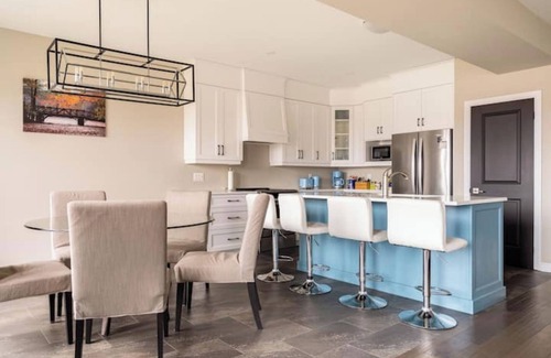 Welland House | Luxurious 4-bedroom home with Elegant Finishes in Thorold