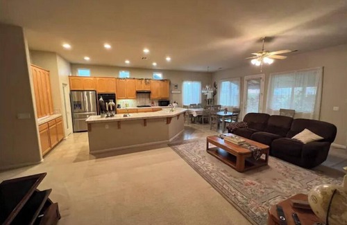 Turlock House | Luxurious 4-bedroom home with patio