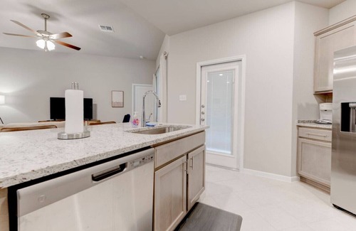Leon Junction House | Luxurious 4-Bedroom House
