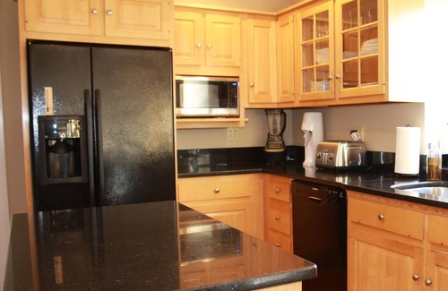 Peru House | Luxurious 4b/3.5bath "Mountainview" House on 10acres, mins to lakes and hiking