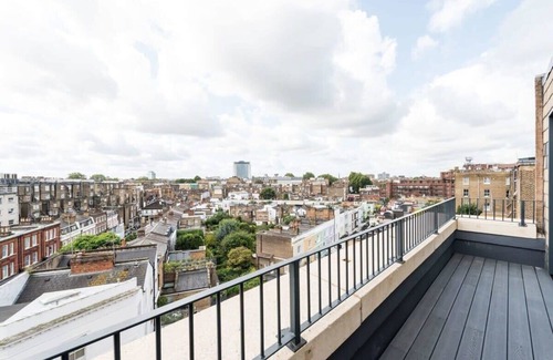 Kensington Apartment | Luxurious 4BD Duplex Apartment in Earls Court with Terrace!