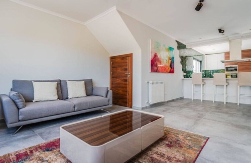 Calicas House | Luxurious 4Bedroom Villa Retreat