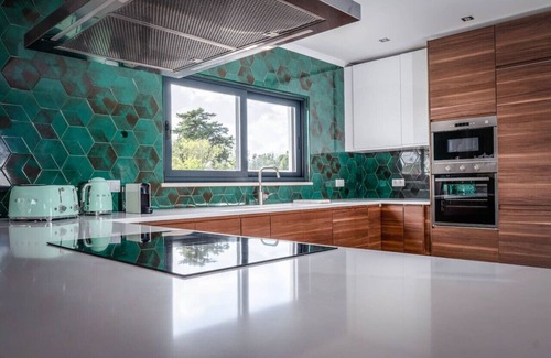Calicas House | Luxurious 4Bedroom Villa Retreat