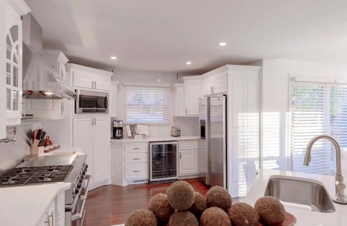 Hendersonville House | Luxurious 5-Bedroom Lakeside Retreat with Hot Tub, Fire Pit and Dolly Room