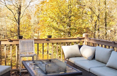 Hendersonville House | Luxurious 5-Bedroom Lakeside Retreat with Hot Tub, Fire Pit and Dolly Room