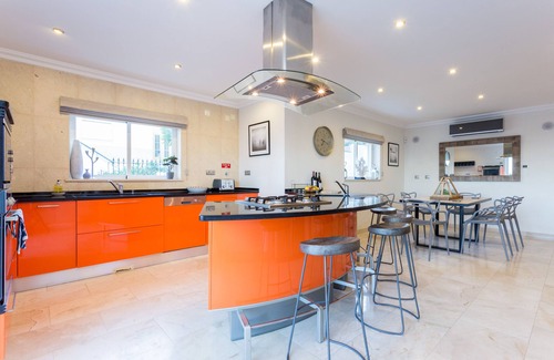 Praia da Luz Villa | Luxurious 5 Bedroom Villa With Private Pool, Hot Tub And Stunning Sea Views