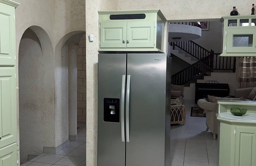 Holder's Hill House | Luxurious 5-bedroom villa with WiFi and AC in charming Saint James