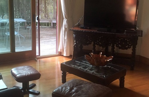 Kingston House | Luxurious 5 bedroom house downtown near lake and Queens