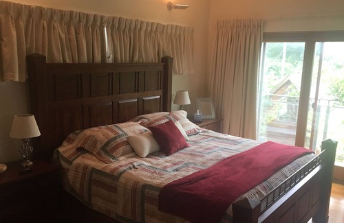 Kingston House | Luxurious 5 bedroom house downtown near lake and Queens