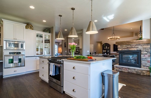 Eugene House | Luxurious 5-bedroom House - Convenient Location