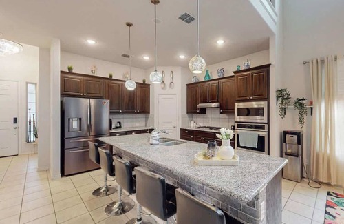 Keller House | Luxurious 5-Bedroom Retreat with Great Amenities