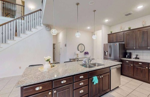 Keller House | Luxurious 5-Bedroom Retreat with Great Amenities