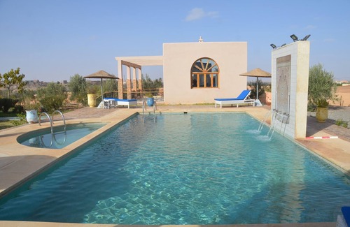 Ait Hadi Villa | Luxurious 5-bedroom villa with swimming pool AC, WiFi in charming rural village