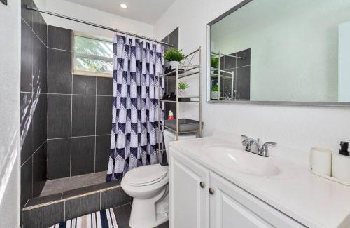 Miramar House | Luxurious 5 bedrooms Jacuzzipool