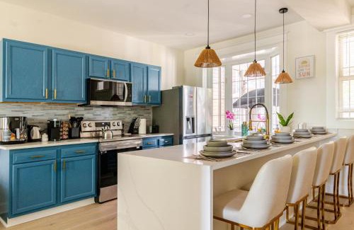 Northeast House | Luxurious 5 BR House!1 Mile from Capitol Hill!