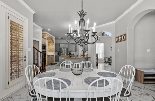 Murphy House | Luxurious 5 BR w/Resort Style Pool & Theater Room in Murphy