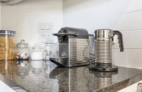 Island Gardens Apartment | Luxurious 5-star apartment next to the River Thames near Central London!