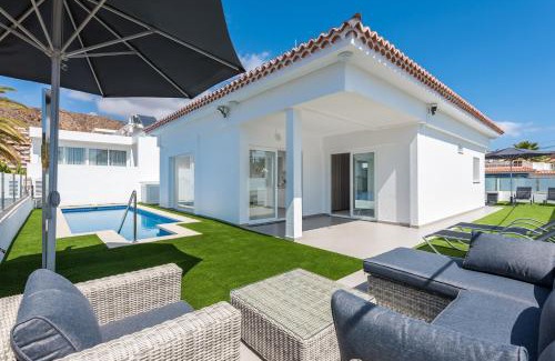 Palm-Mar Villa | Luxurious 5* VILLA - 300M2 - private HEATED pool - garage - WiFi