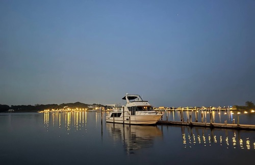 Center Moriches Boat Rental | Luxurious 56ft 3bdr, 2br yacht! Brand new interior, Kayaks, paddle boards & more
