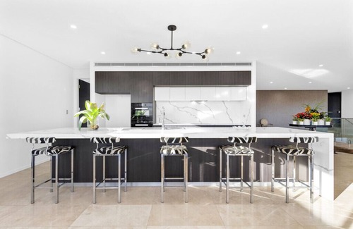 Forestville House | Luxurious 5Bed Sydney Escape w/Pool & Scenic Views- Perfect for Getaway/Retreat