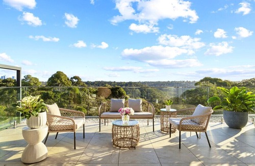 Forestville House | Luxurious 5Bed Sydney Escape w/Pool & Scenic Views- Perfect for Getaway/Retreat