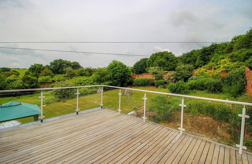 Hurley Apartment | Luxurious 5BD Cottage & Large Garden by Henley