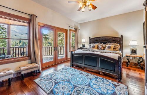 Blue River House | Luxurious 5BDR Getaway with Hot Tub and Mountain Views