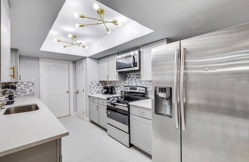 The Colony House | Luxurious 5BR/2B Home with Pool, Grill, Sauna & Game Room