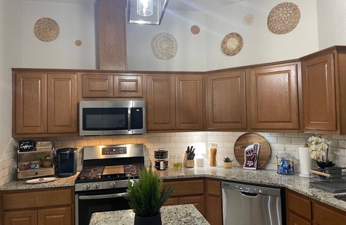 Wellborn House | Luxurious 5BR/3BA house in the heart of College Station