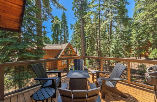 Tahoe Woods Cabin | Luxurious 5BR/5BA Retreat near Lake & Palisades, Newly Renovated, Spacious Deck