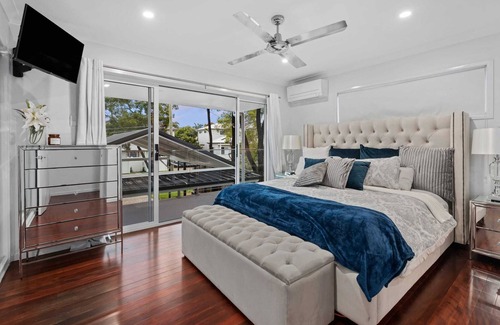 Graceville House | Luxurious 5BR Oasis with Pool and Entertainment