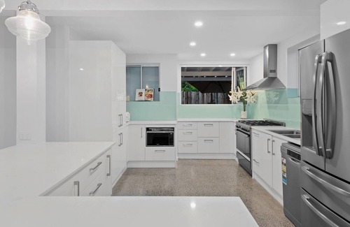 Graceville House | Luxurious 5BR Oasis with Pool and Entertainment