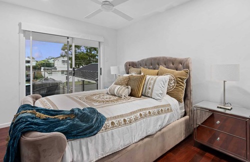 Graceville House | Luxurious 5BR Oasis with Pool and Entertainment